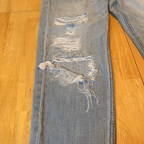 Abercrombie & Fitch Distressed Button Fly Light wash Women’s Jeans Size 26 - Picture 6 of 12